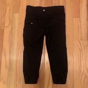 Black Lululemon capri leggings